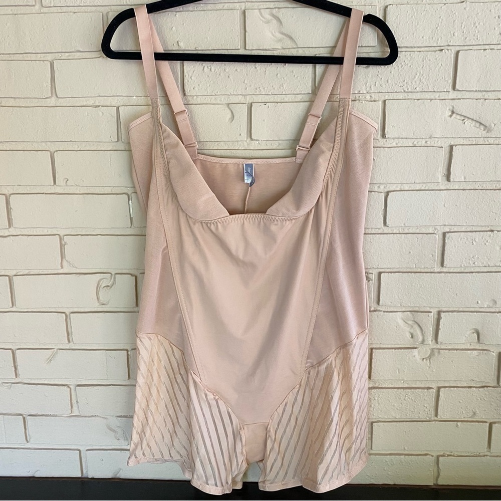 SECRET SOLUTIONS BODY SHAPER Bodysuit Girdle Adjustable Open Breast SIZE 18 / 20